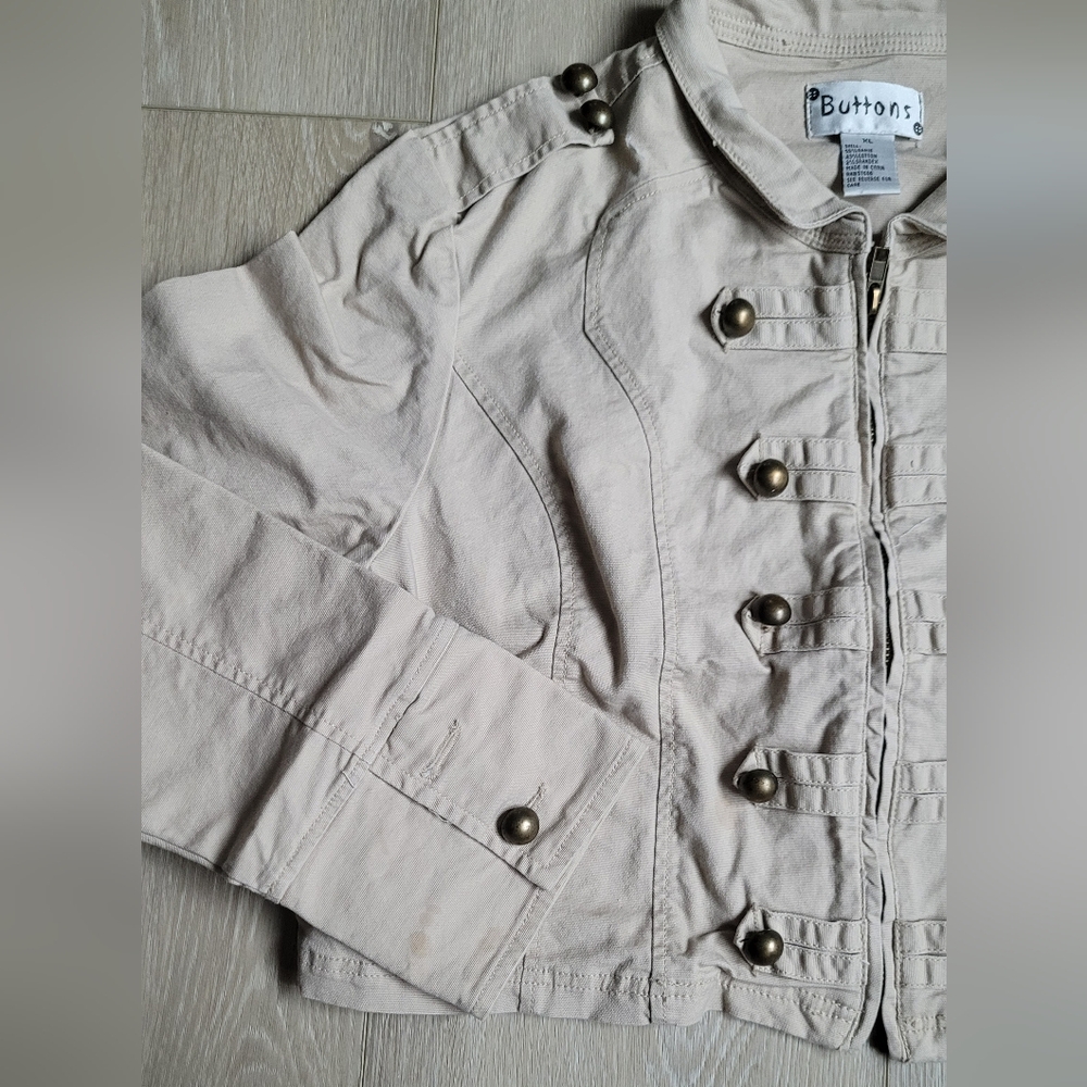 Buttons jacket - Picture 2 of 9